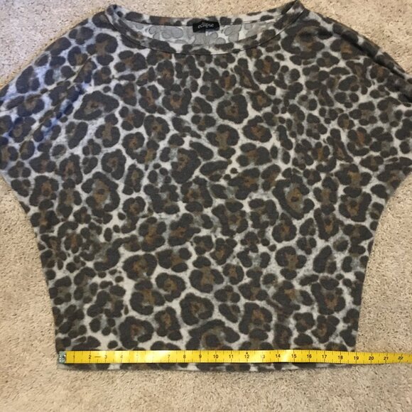 Made in Canada Jaguar Print Soft Dolman Sleeve Top - Small - Picture 13 of 15